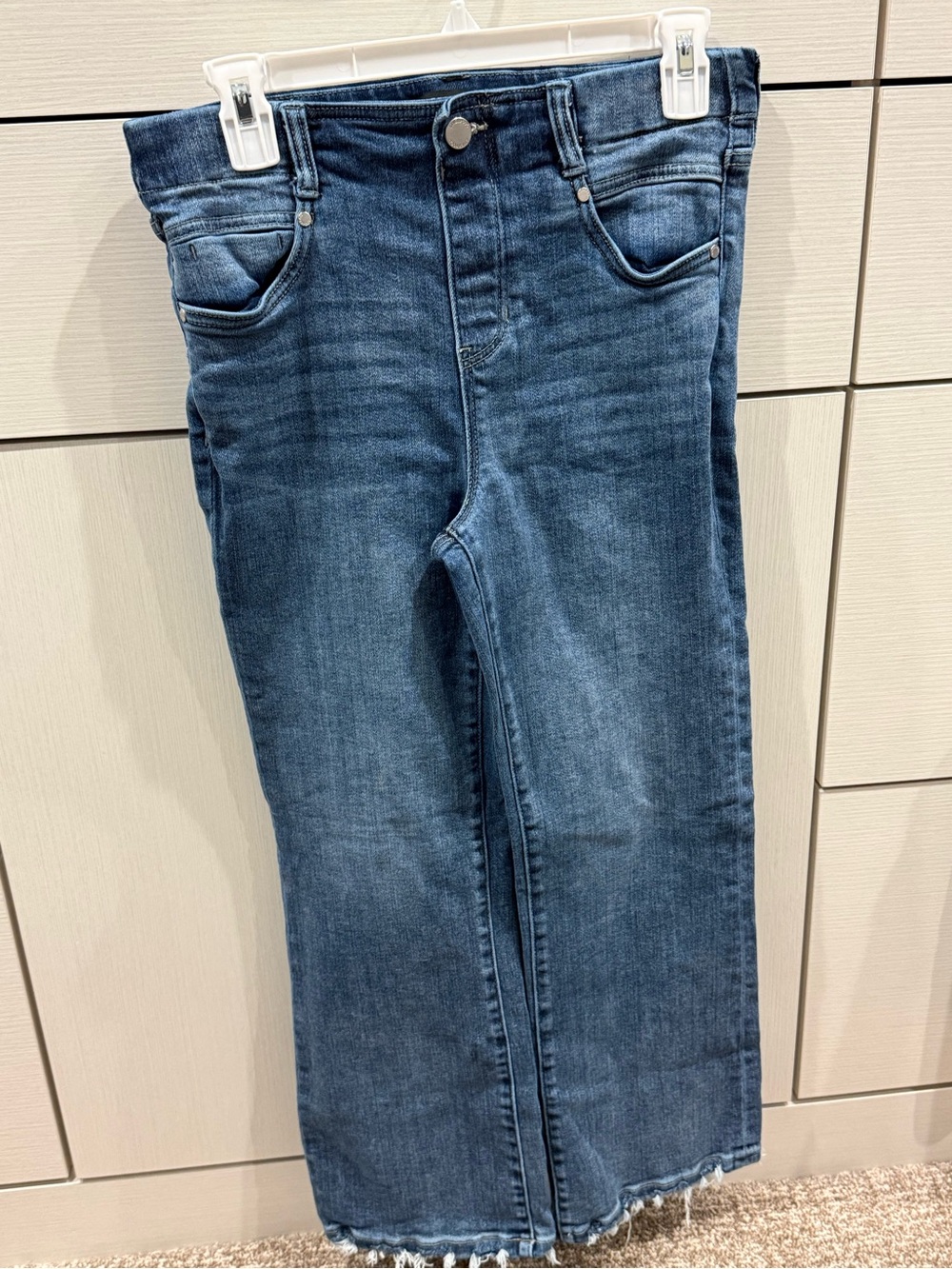 Liverpool Straight-Leg Crop Jeans in Medium Blue Wash